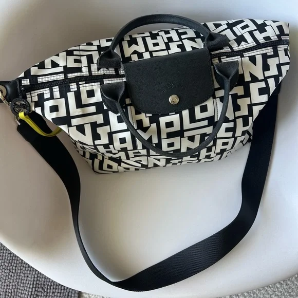 Longchamp Black and White Graphic Tote - Picture 2 of 8